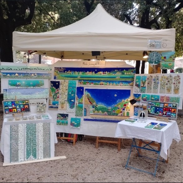 Stand espositivo di Marta Iacoangeli con opere esposte